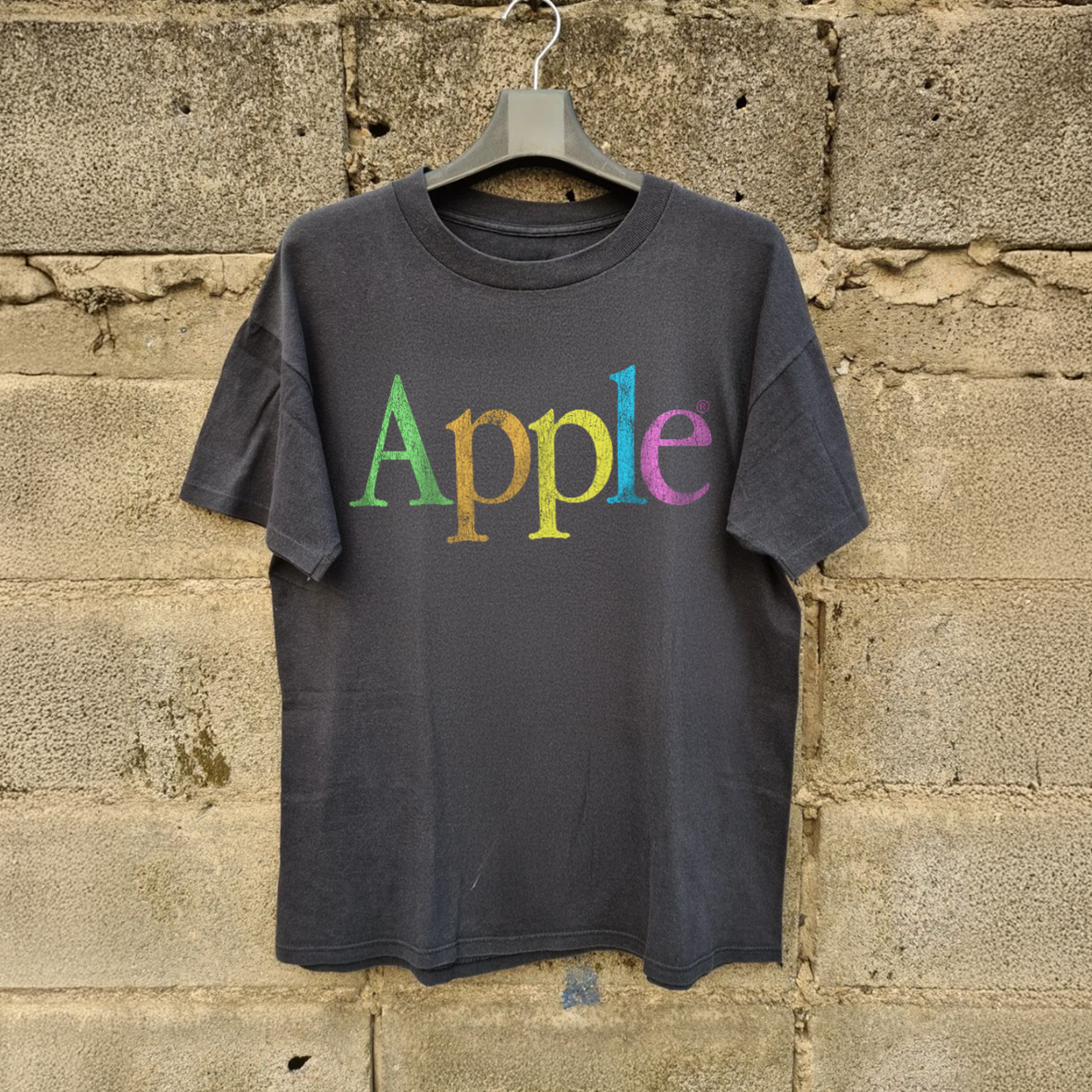 90'S APPLE VINTAGE WASHED BLACK T-SHIRT